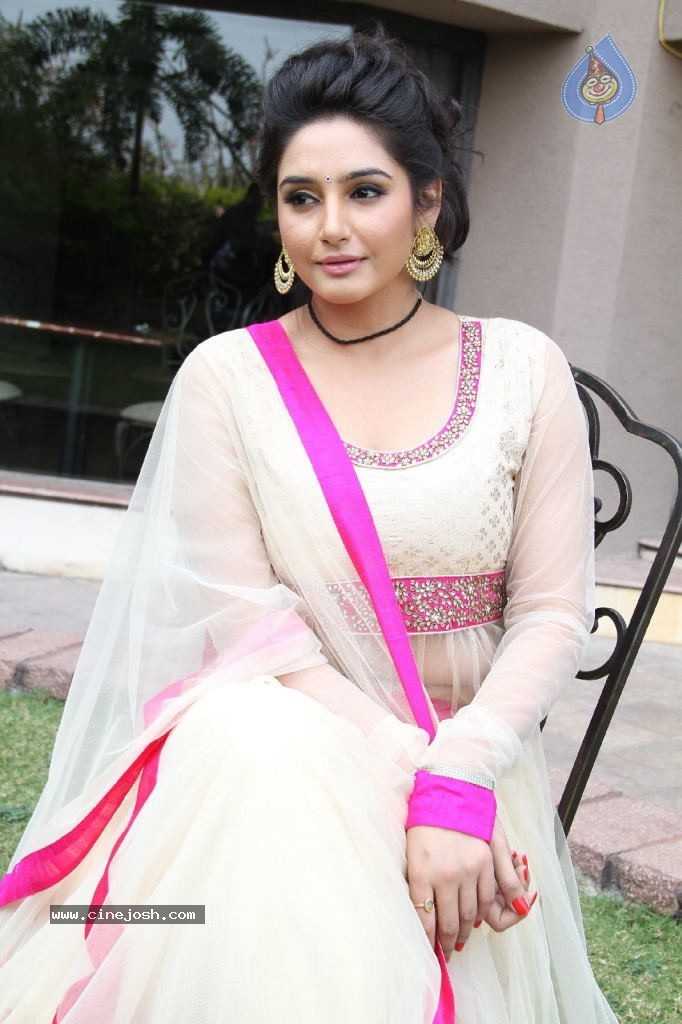 Ragini Dwivedi Hot Stills - 11 / 141 photos