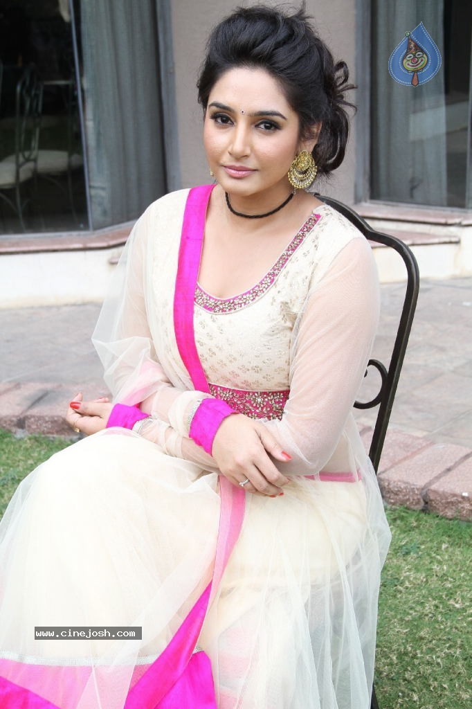 Ragini Dwivedi Hot Stills - 13 / 141 photos