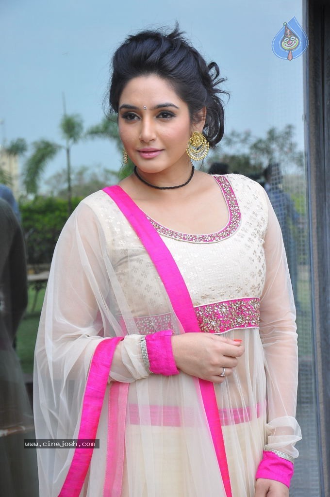 Ragini Dwivedi Hot Stills - 23 / 141 photos