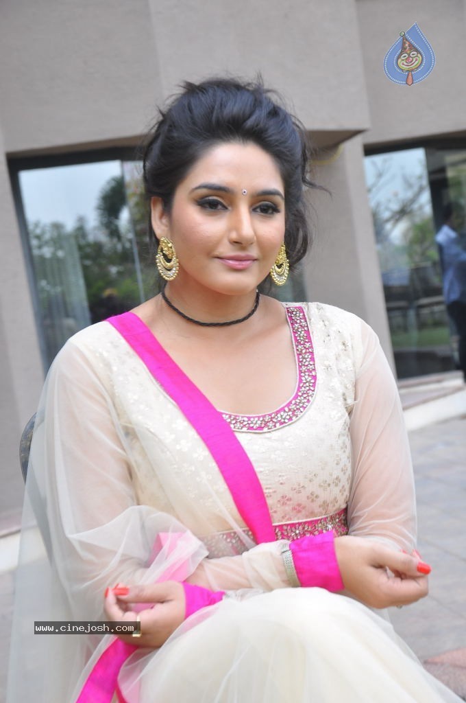 Ragini Dwivedi Hot Stills - 64 / 141 photos