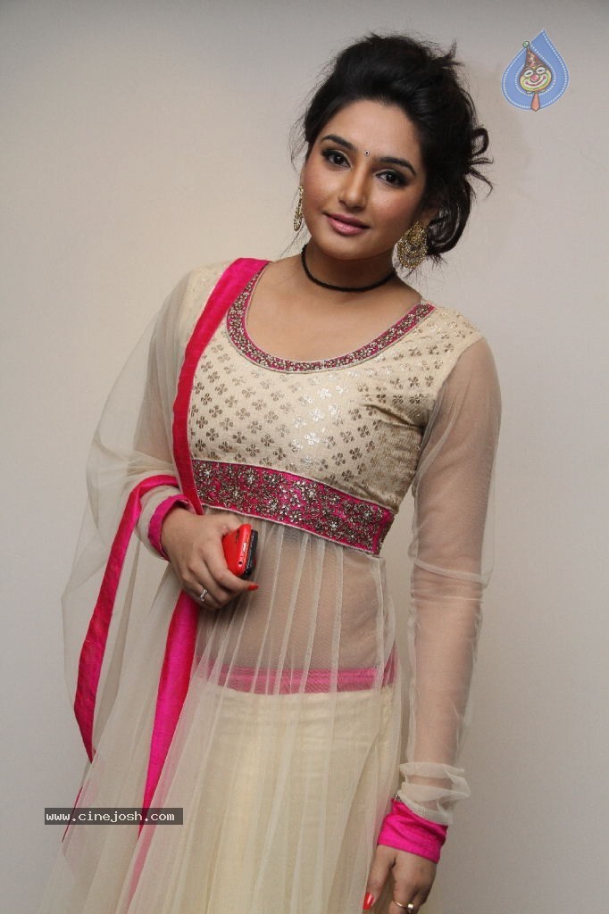 Ragini Dwivedi Hot Stills - 66 / 141 photos