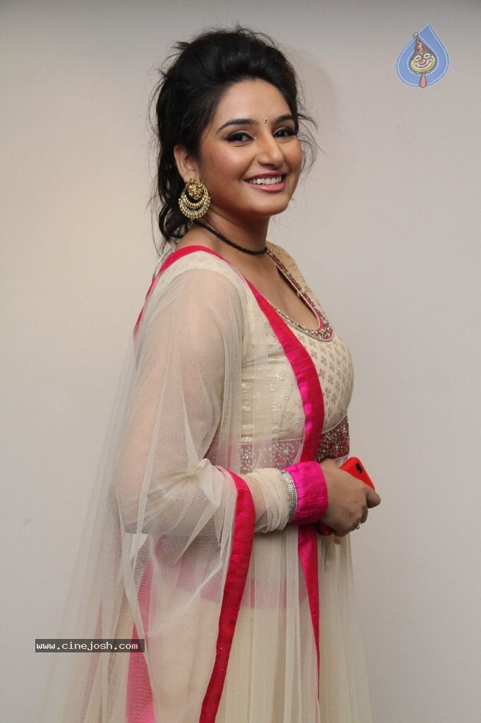 Ragini Dwivedi Hot Stills - 81 / 141 photos