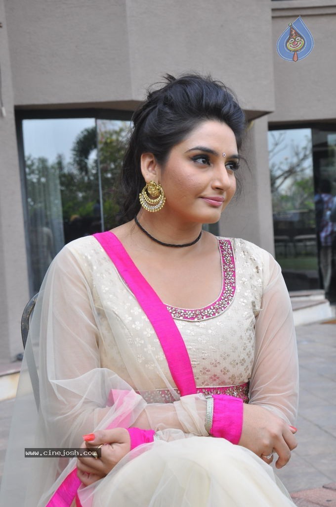 Ragini Dwivedi Hot Stills - 82 / 141 photos