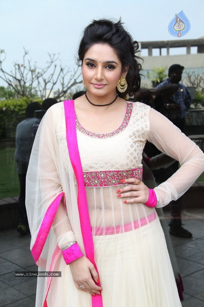 Ragini Dwivedi Hot Stills - 83 / 141 photos