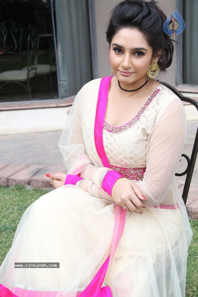 Ragini Dwivedi Hot Stills - 95 / 141 photos