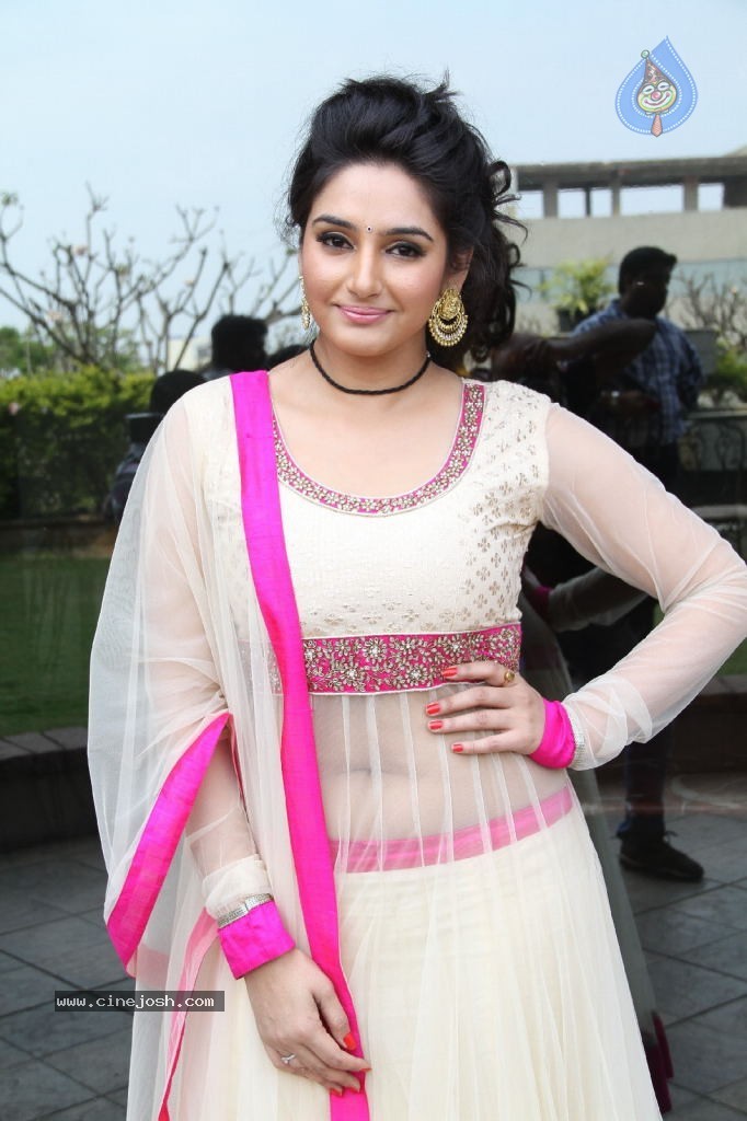 Ragini Dwivedi Hot Stills - 100 / 141 photos