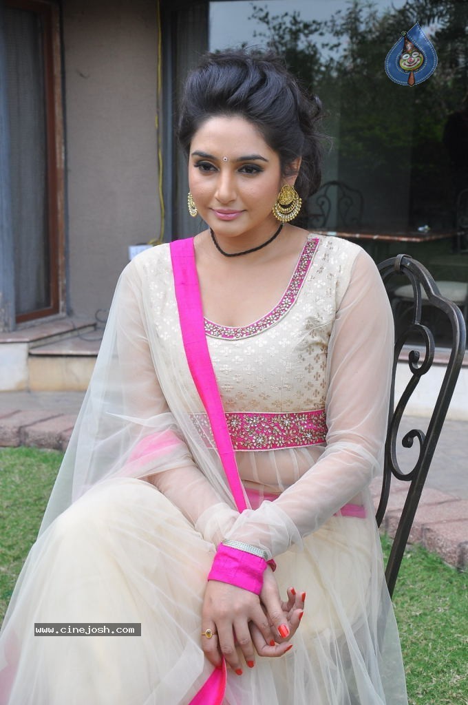 Ragini Dwivedi Hot Stills - 120 / 141 photos