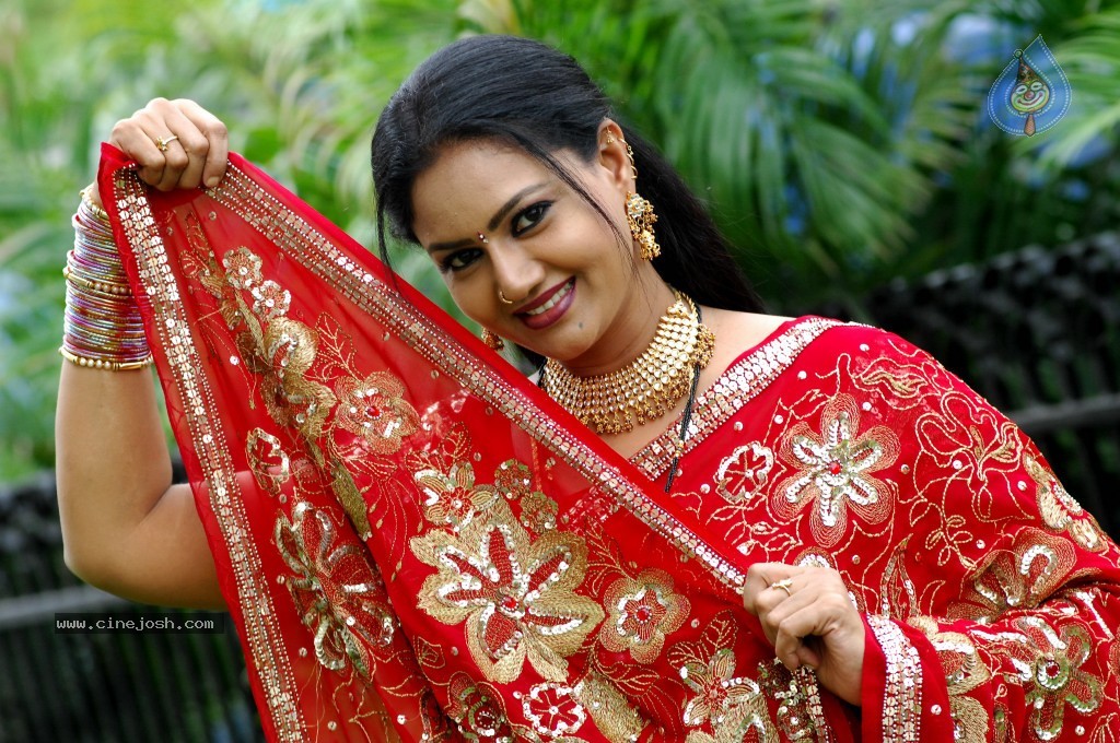 Raksha Stills - 10 / 65 photos