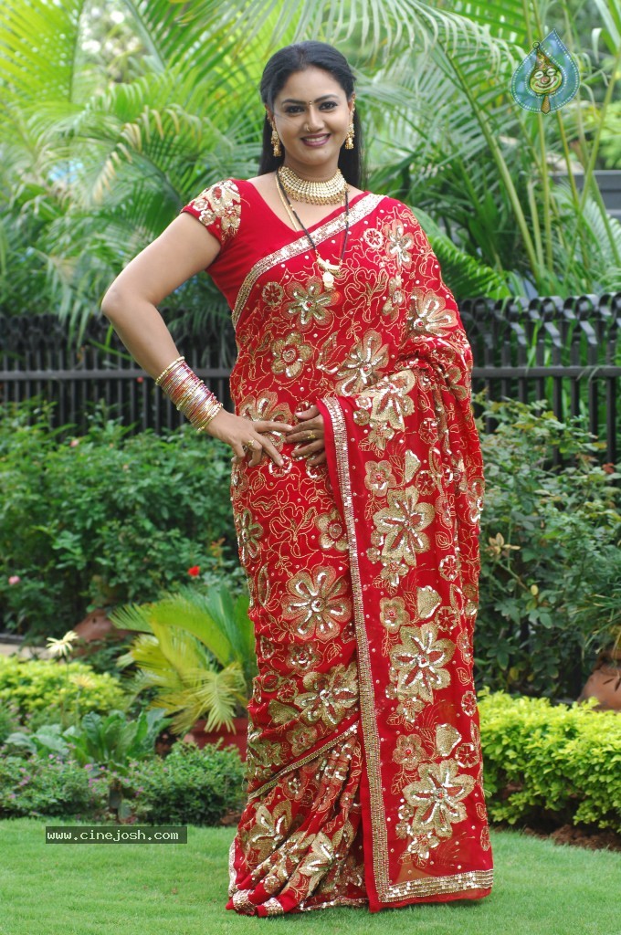 Raksha Stills - 18 / 65 photos