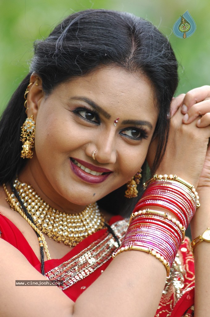 Raksha Stills - 23 / 65 photos