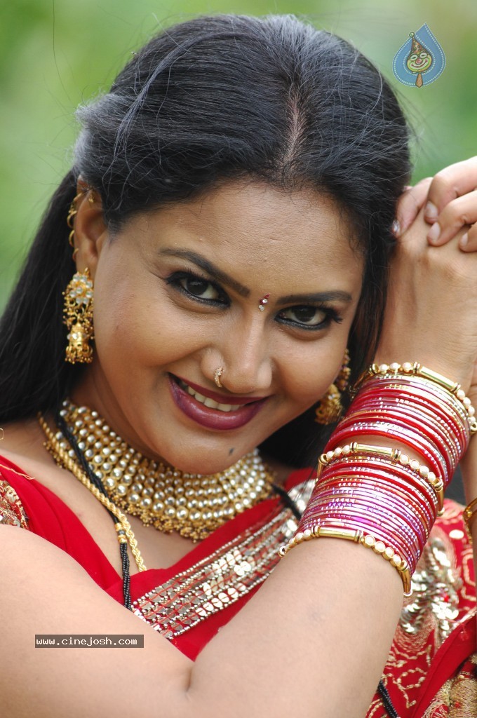 Raksha Stills - 28 / 65 photos