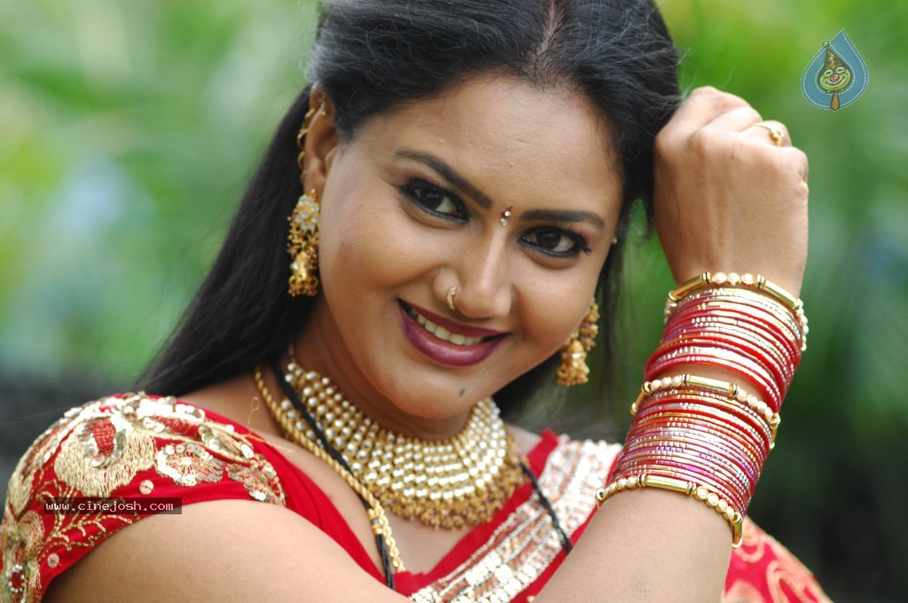 Raksha Stills - 35 / 65 photos