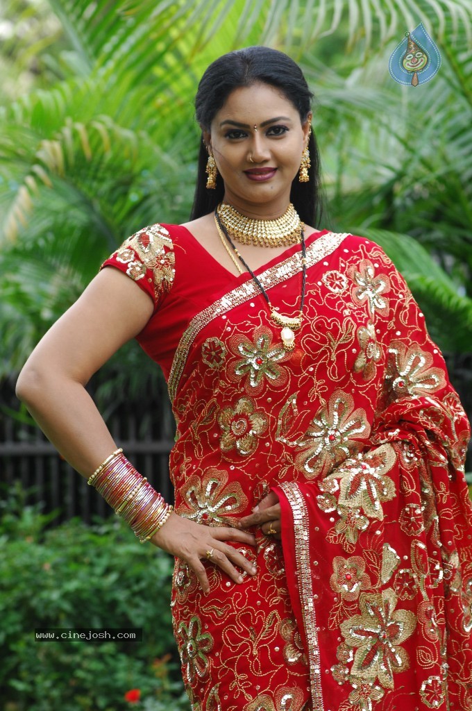 Raksha Stills - 41 / 65 photos