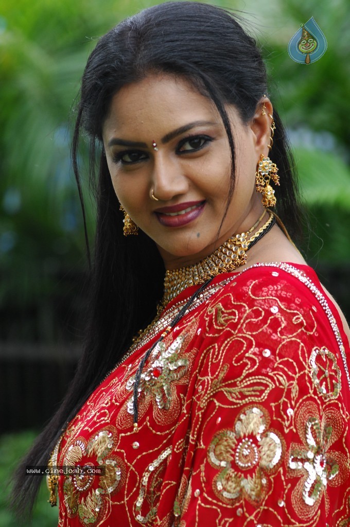 Raksha Stills - 42 / 65 photos