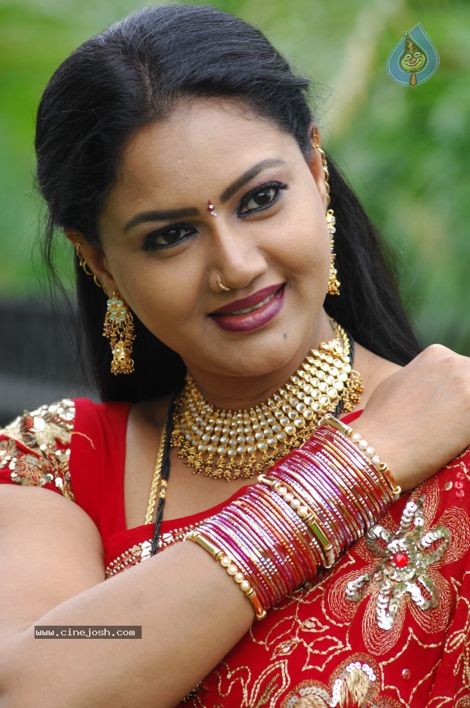 Raksha Stills - 44 / 65 photos