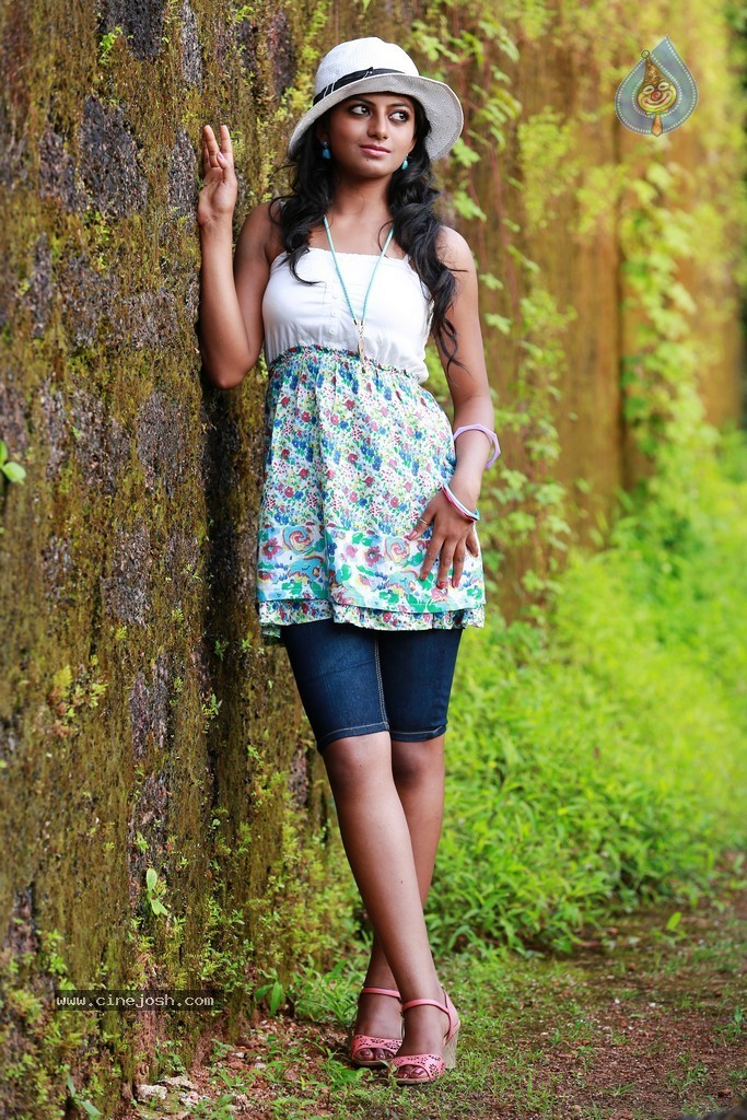 Rakshitha New Stills - 7 / 18 photos