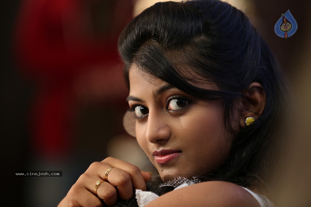 Rakshitha New Stills - 10 / 18 photos