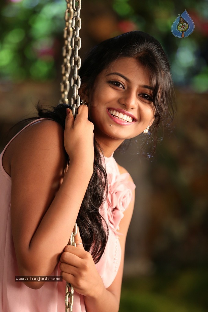 Rakshitha New Stills - 17 / 18 photos