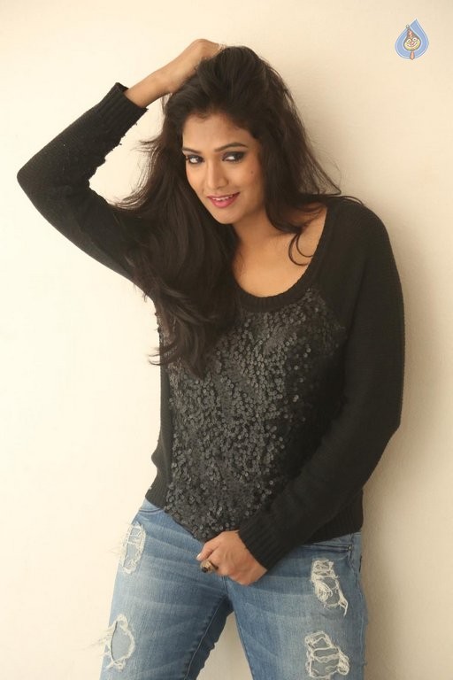 Ramya New Photos - 17 / 50 photos