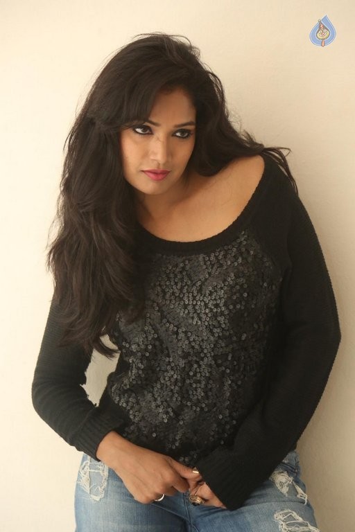 Ramya New Photos - 32 / 50 photos