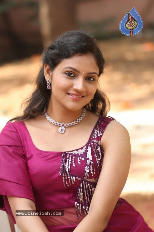 Ranjani Raghavan Stills - 11 / 32 photos