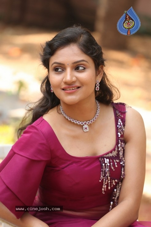 Ranjani Raghavan Stills - 26 / 32 photos