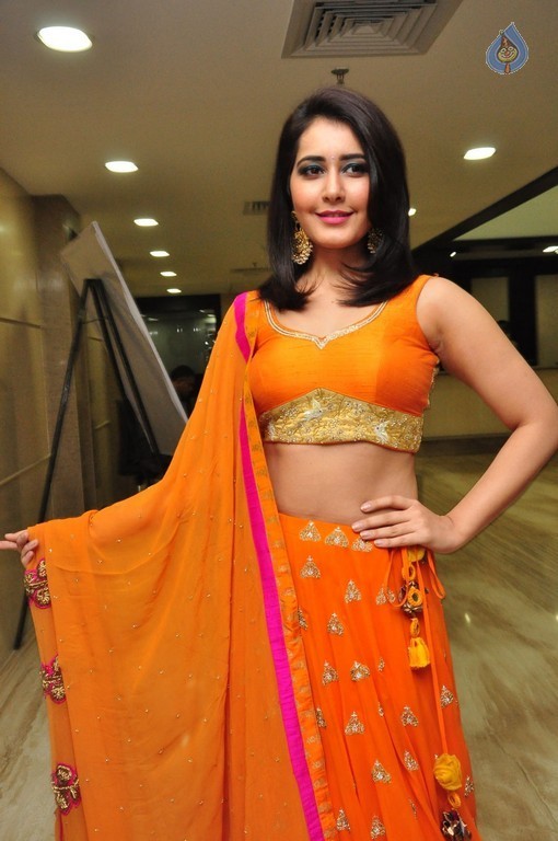 Rashi Khanna Images - 19 / 40 photos