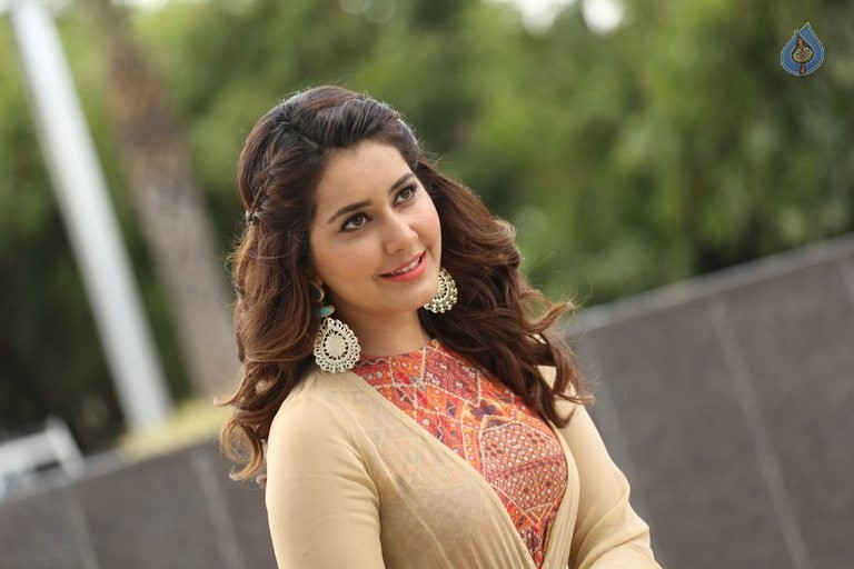 Rashi Khanna Latest Photos - 52 / 63 photos