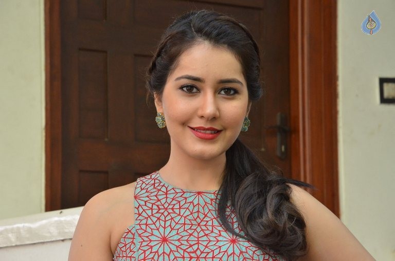 Rashi Khanna New Photos - 74 / 82 photos