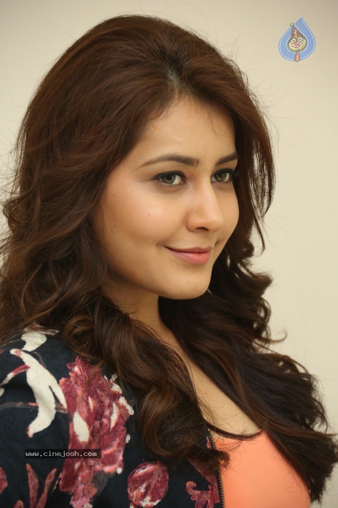 Rashi Khanna New Stills - 18 / 145 photos