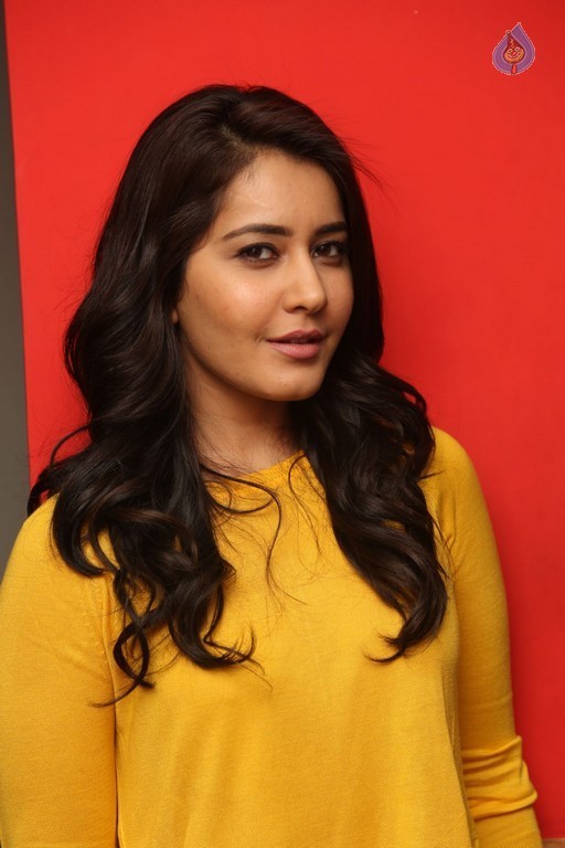 Rashi Khanna Pics - 14 / 26 photos