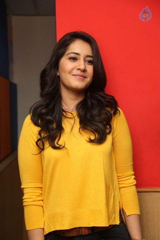 Rashi Khanna Pics - 16 / 26 photos