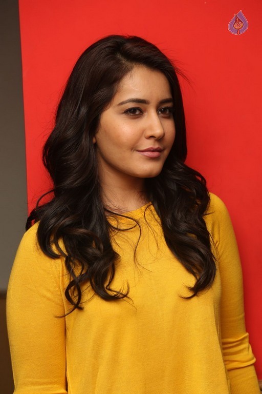 Rashi Khanna Pics - 20 / 26 photos