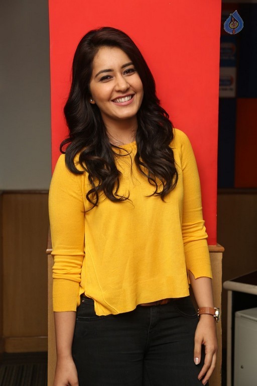 Rashi Khanna Pics - 22 / 26 photos