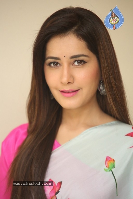 Rashi Khanna Pictures - 16 / 39 photos