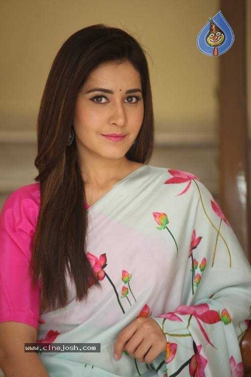 Rashi Khanna Pictures - 17 / 39 photos