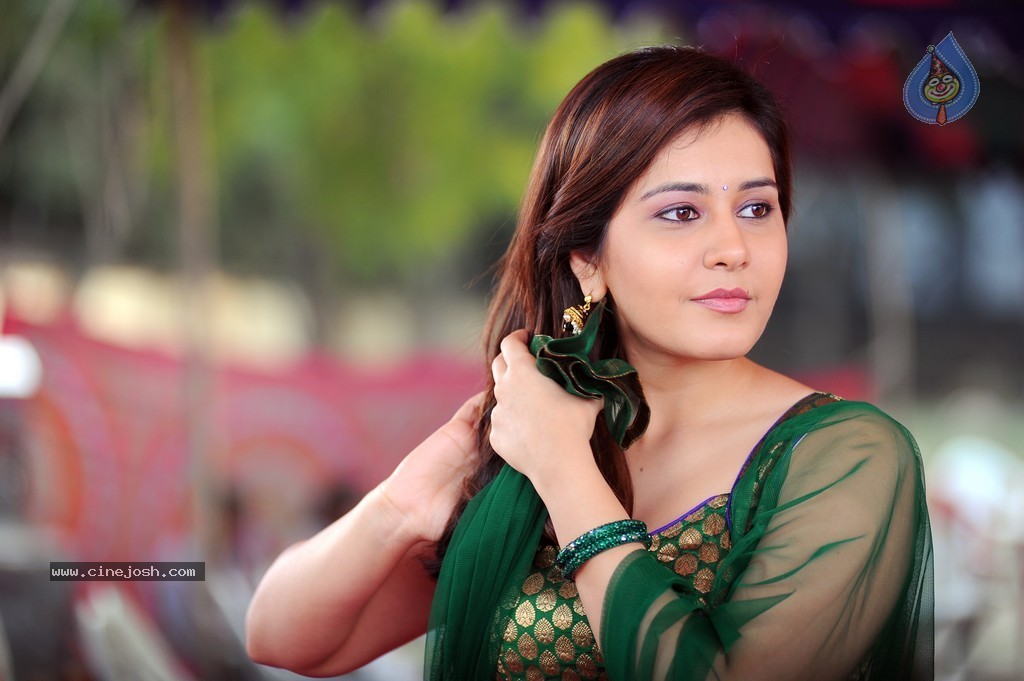 Rashi Khanna Stills - 22 / 23 photos