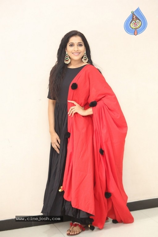 Rashmi Gautam Photos - 34 / 35 photos