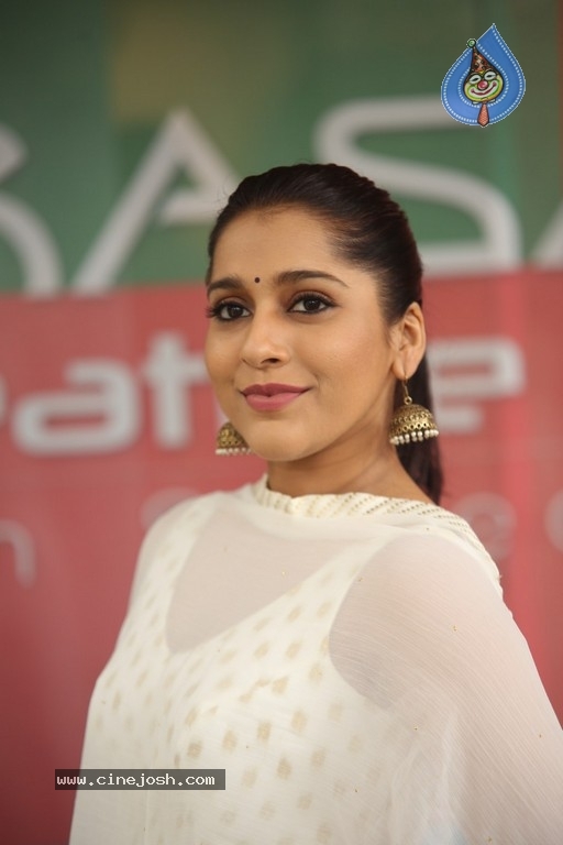 Rashmi Gautam Pics - 4 / 27 photos