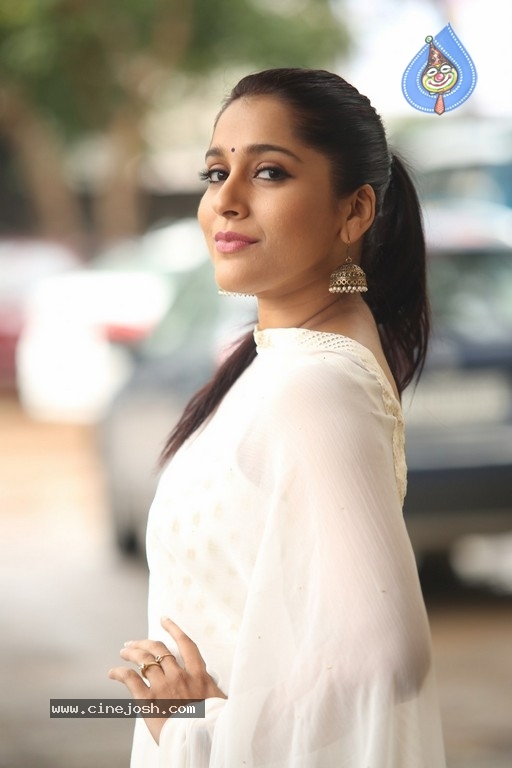 Rashmi Gautam Pics - 10 / 27 photos