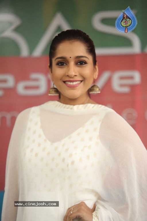 Rashmi Gautam Pics - 13 / 27 photos