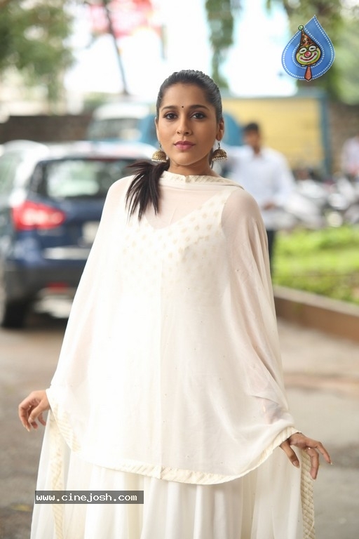 Rashmi Gautam Pics - 14 / 27 photos