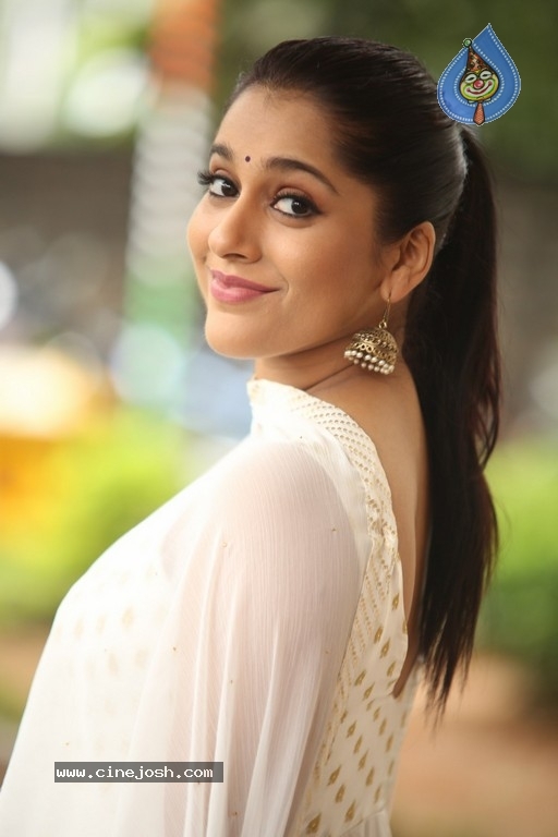 Rashmi Gautam Pics - 15 / 27 photos