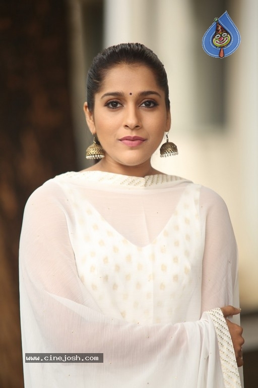 Rashmi Gautam Pics - 19 / 27 photos