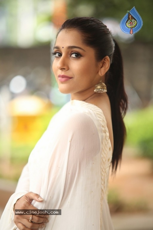 Rashmi Gautam Pics - 20 / 27 photos