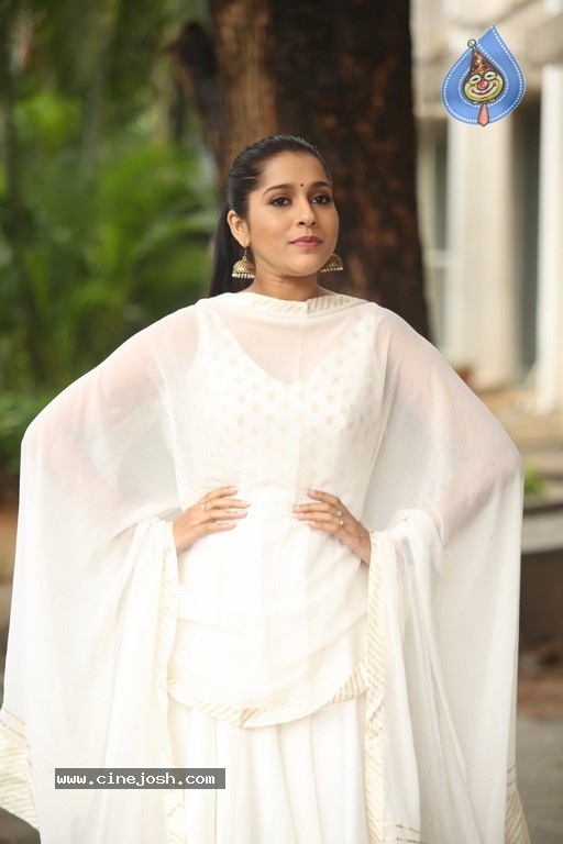 Rashmi Gautam Pics - 21 / 27 photos