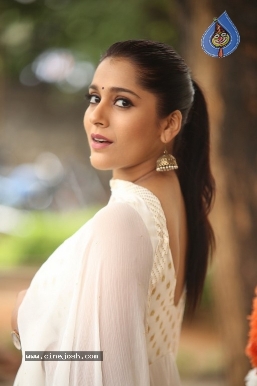 Rashmi Gautam Pics - 23 / 27 photos