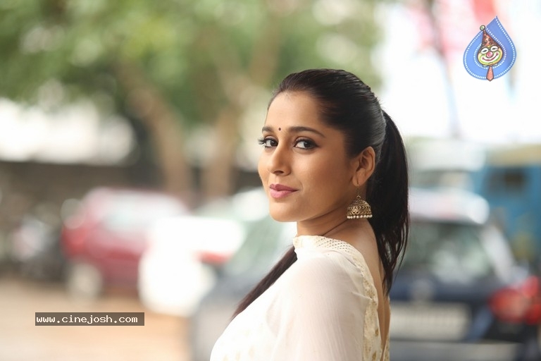 Rashmi Gautam Pics - 26 / 27 photos