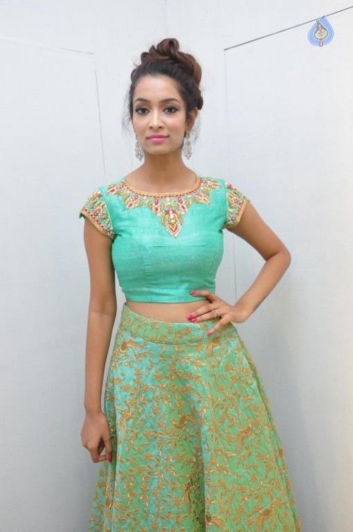 Rashmi Thakur Gallery - 10 / 28 photos