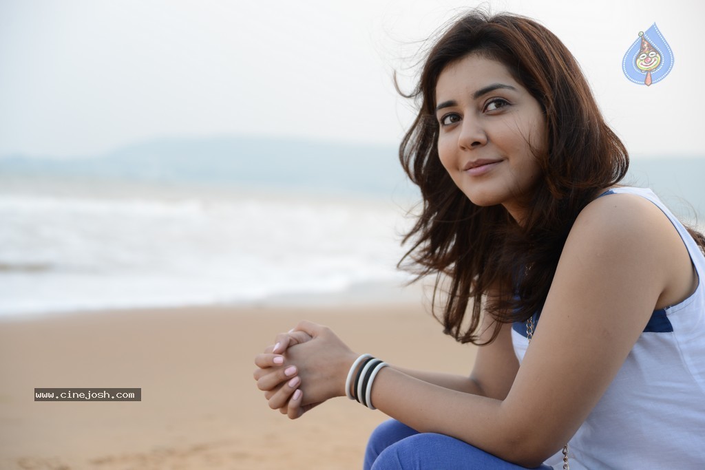 Rasi Khanna New Stills - 6 / 12 photos